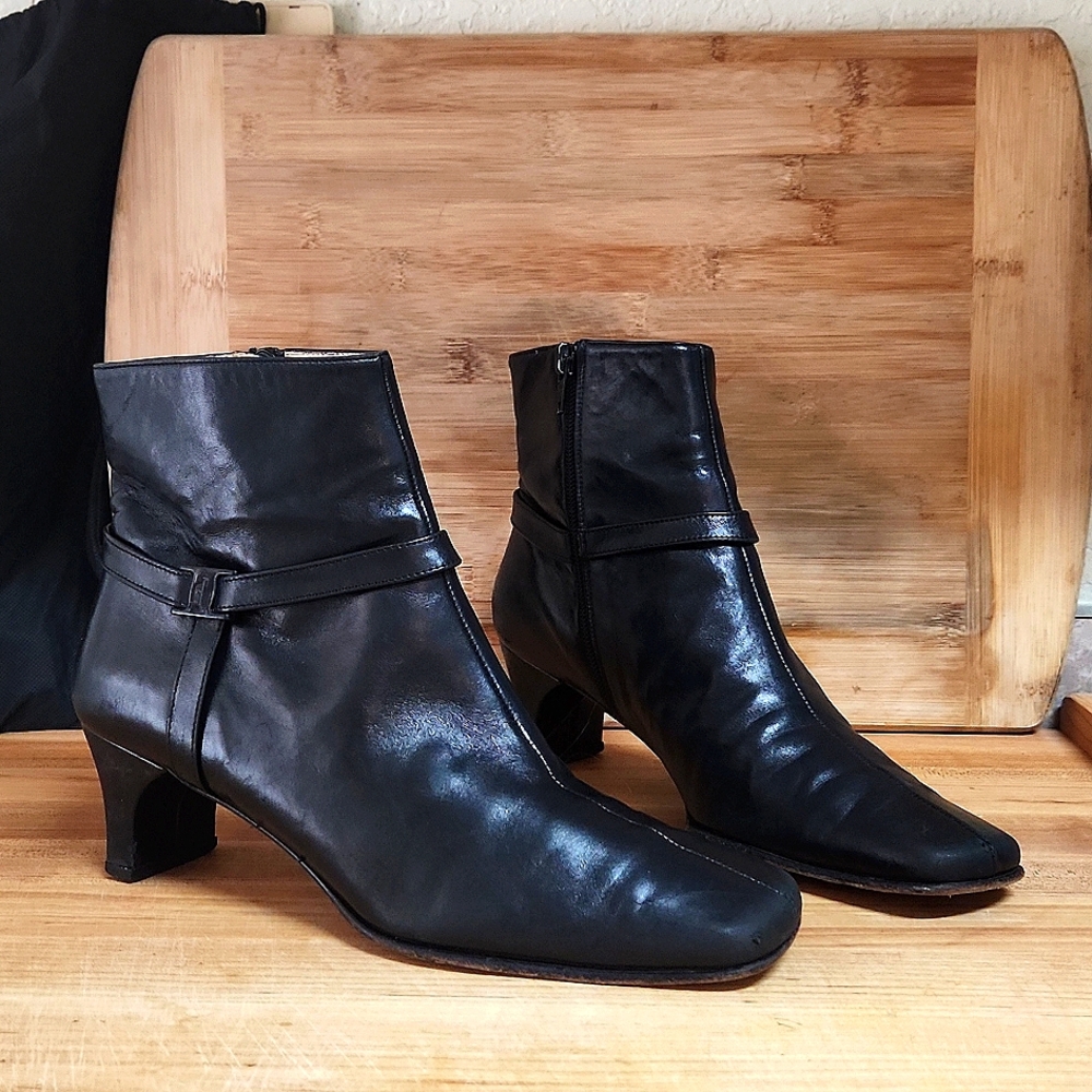 Salvatore Ferragamo Italian black leather Vintage used boots size 6.5